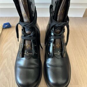 Louis Vuitton Metropolis Flat Ranger Boots
